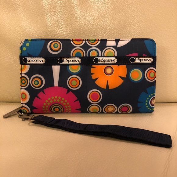Lesportsac Handbags - Lesportsac Wristlet Wallet